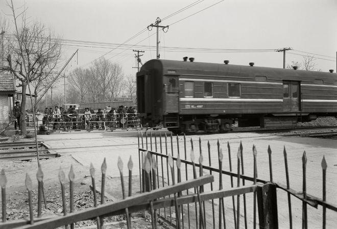 年西安的铁路道口 现在基本看不到了AG真人游戏平台老照片 1987